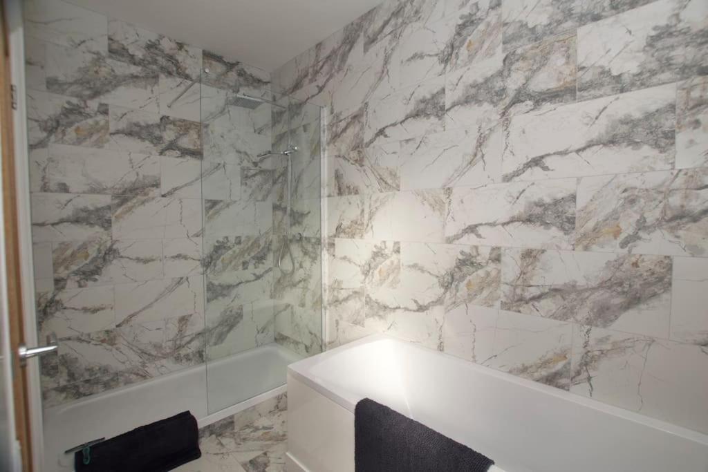 Beautiful Large 3-Bed Coastal Flat With Parking. Leilighet Frinton-on-Sea Eksteriør bilde