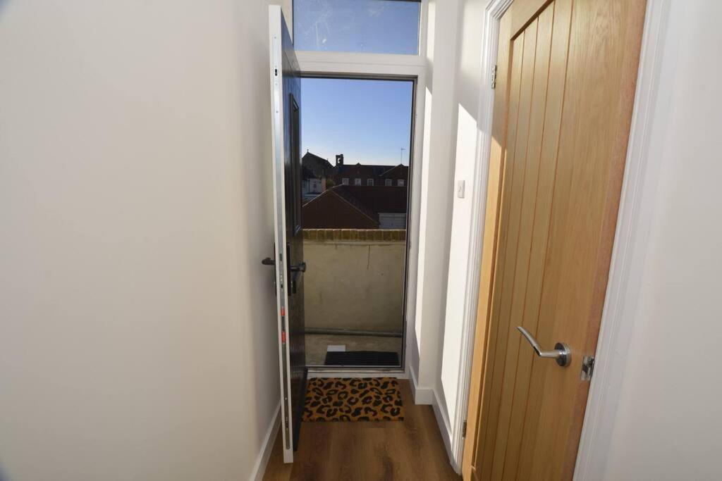 Beautiful Large 3-Bed Coastal Flat With Parking. Leilighet Frinton-on-Sea Eksteriør bilde