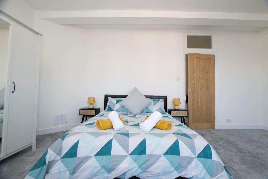 Beautiful Large 3-Bed Coastal Flat With Parking. Leilighet Frinton-on-Sea Eksteriør bilde