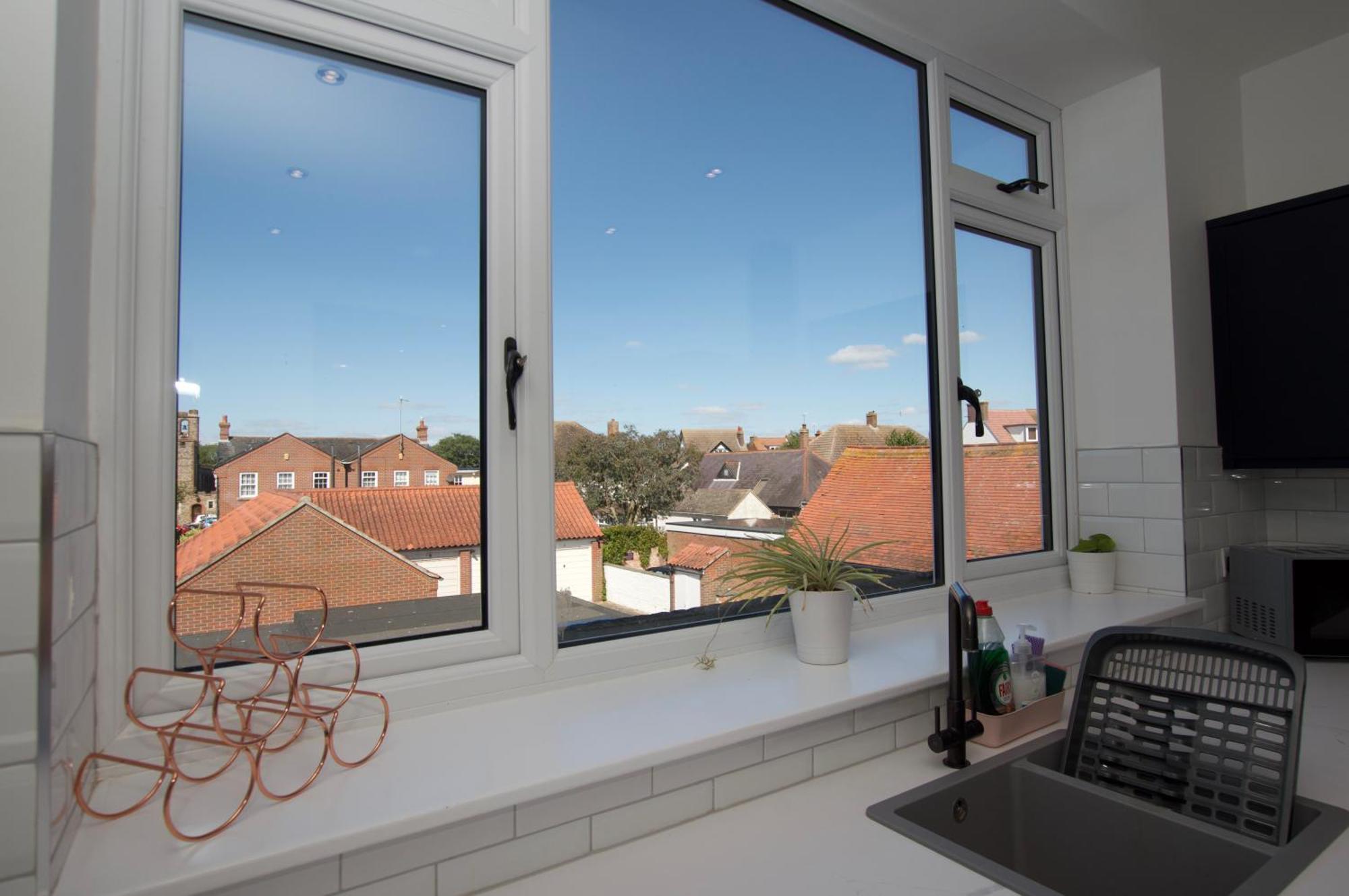 Beautiful Large 3-Bed Coastal Flat With Parking. Leilighet Frinton-on-Sea Eksteriør bilde