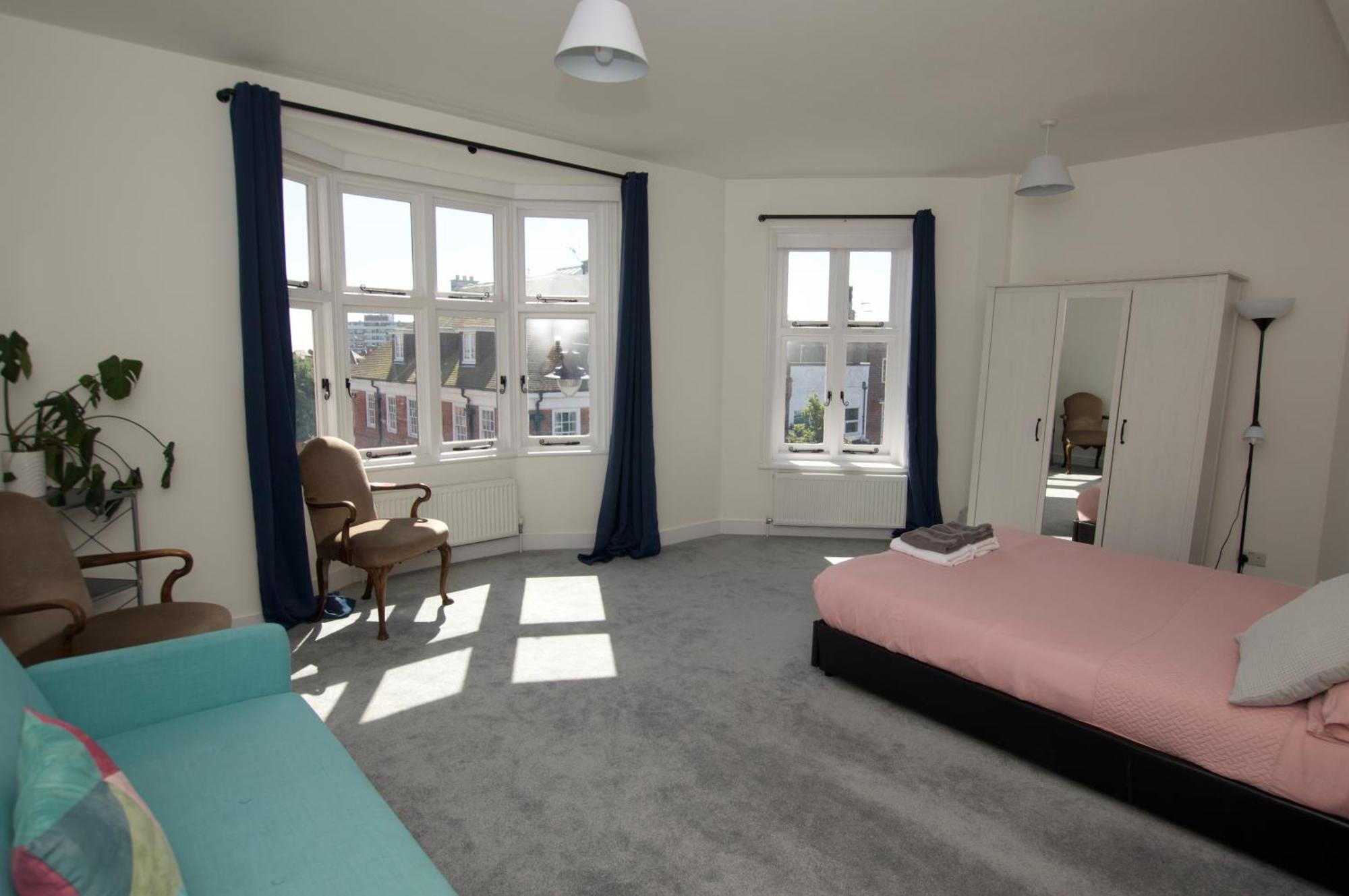 Beautiful Large 3-Bed Coastal Flat With Parking. Leilighet Frinton-on-Sea Eksteriør bilde
