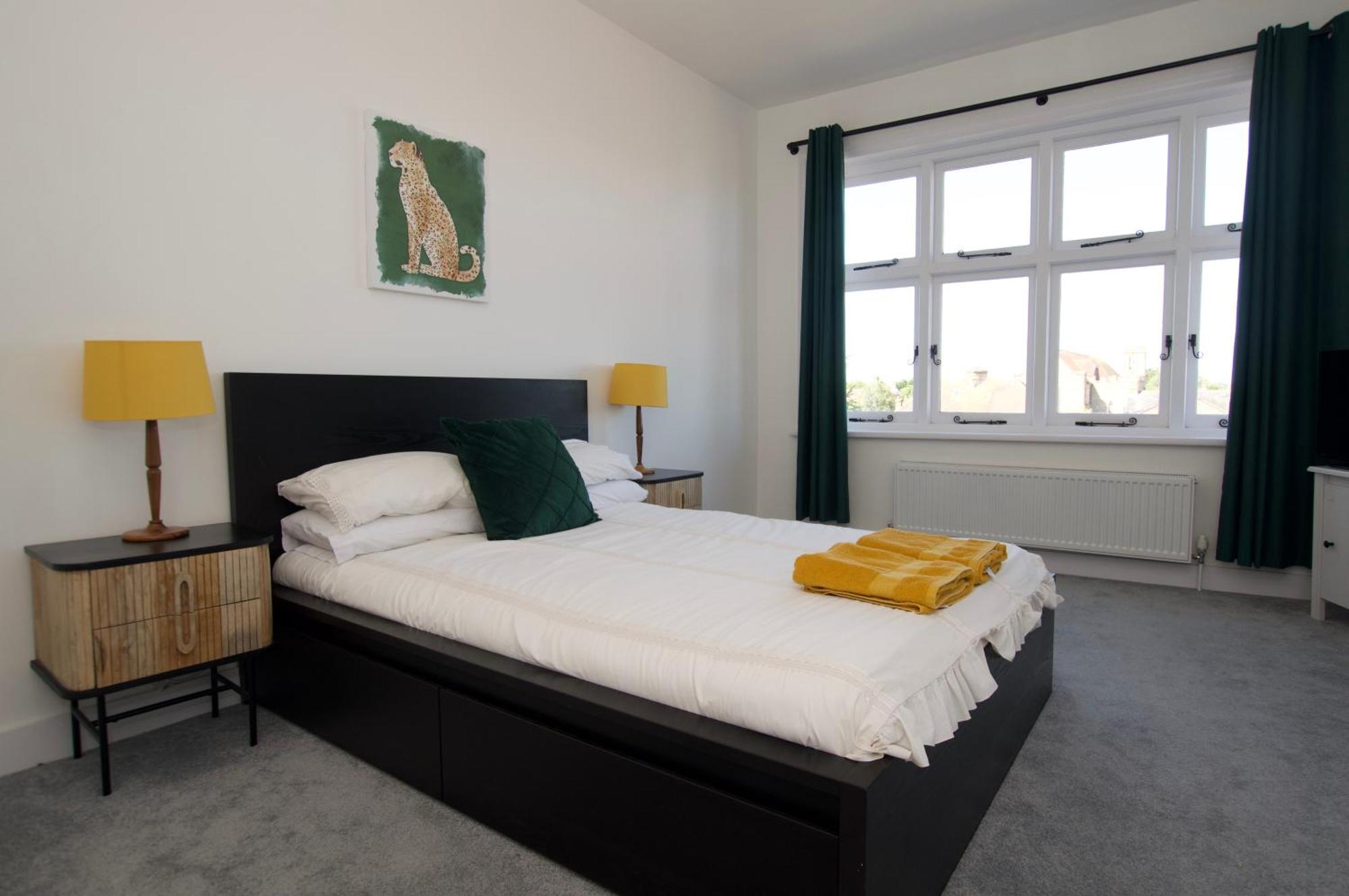 Beautiful Large 3-Bed Coastal Flat With Parking. Leilighet Frinton-on-Sea Eksteriør bilde