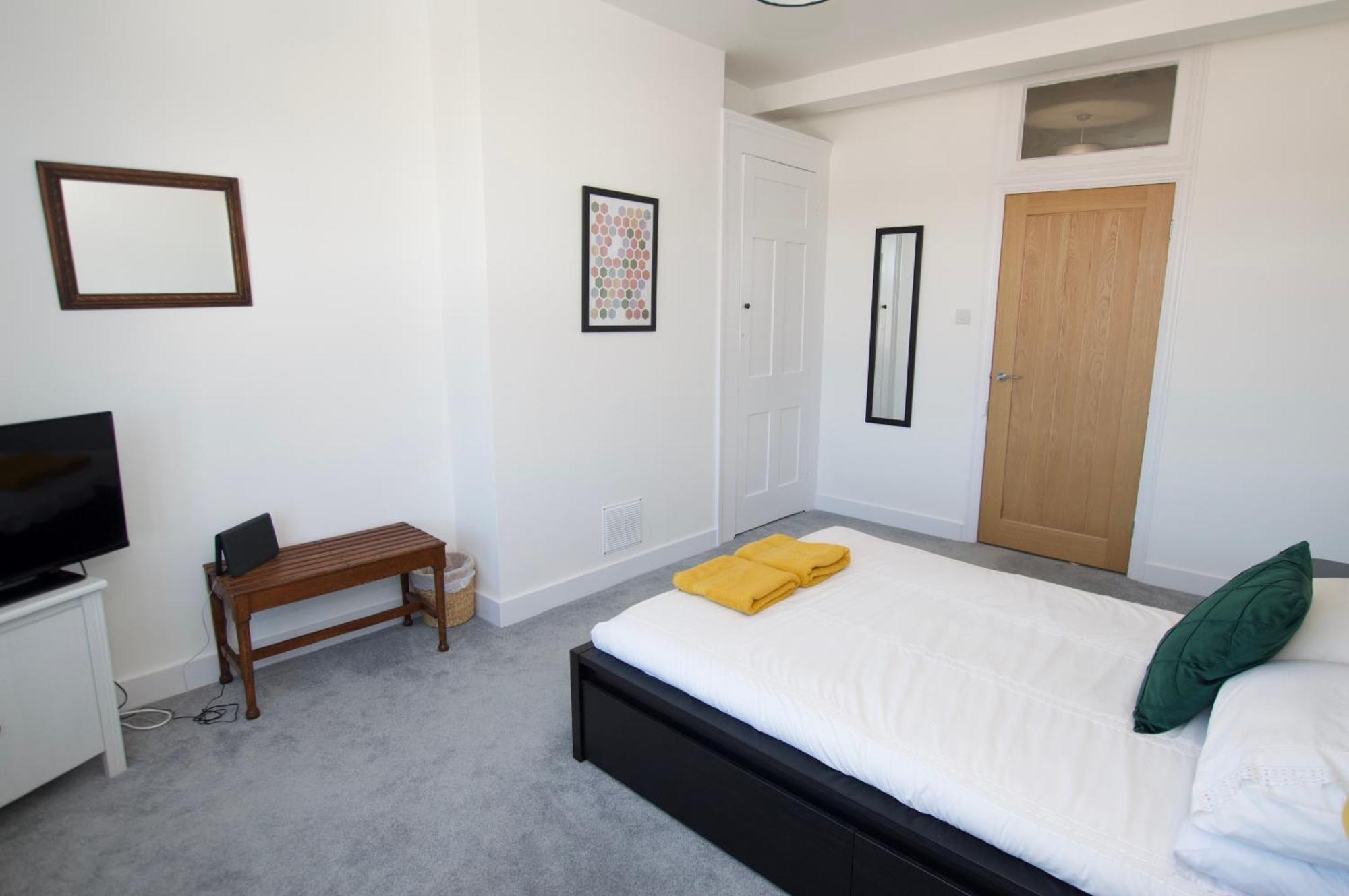 Beautiful Large 3-Bed Coastal Flat With Parking. Leilighet Frinton-on-Sea Eksteriør bilde