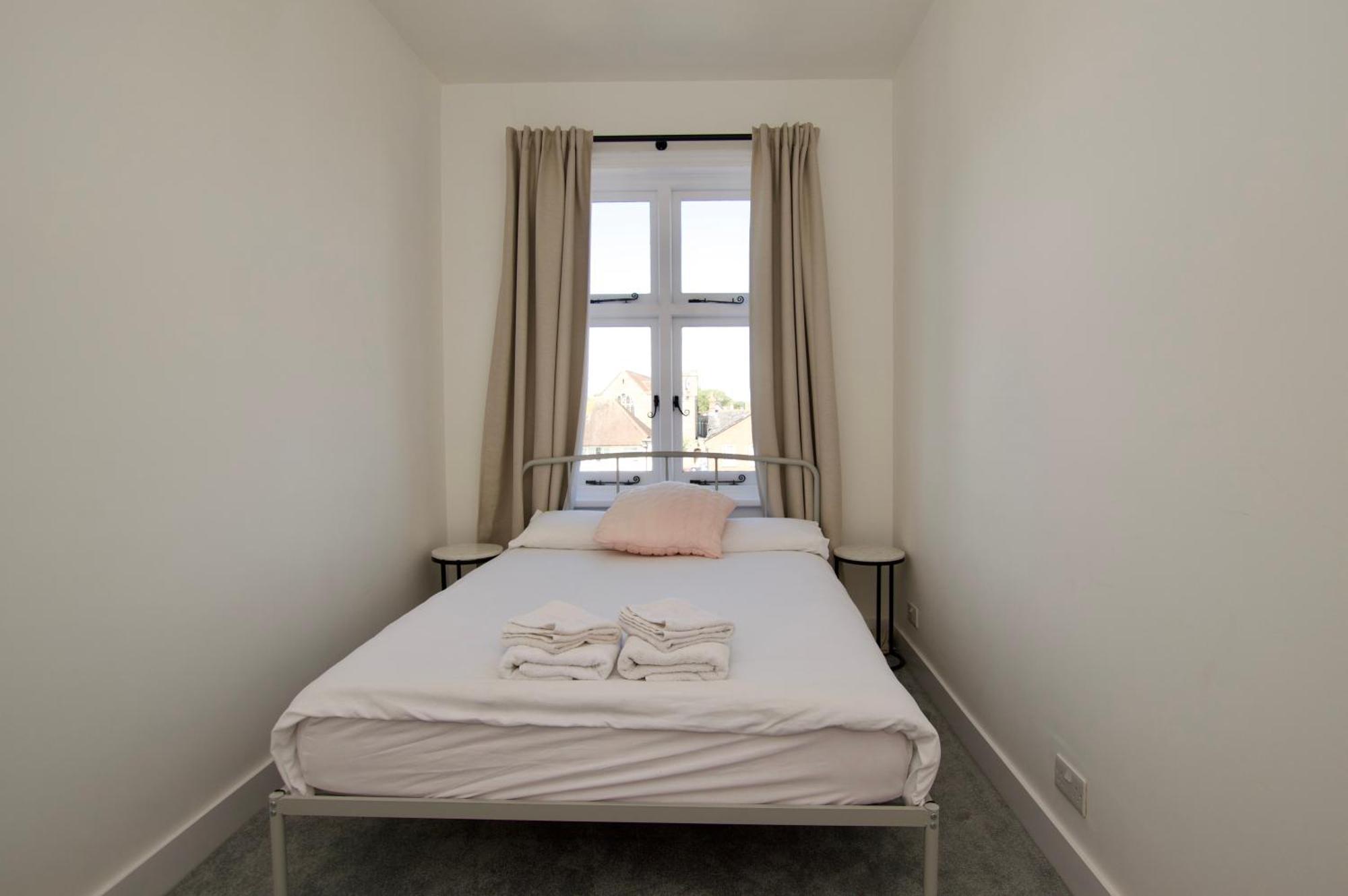 Beautiful Large 3-Bed Coastal Flat With Parking. Leilighet Frinton-on-Sea Eksteriør bilde